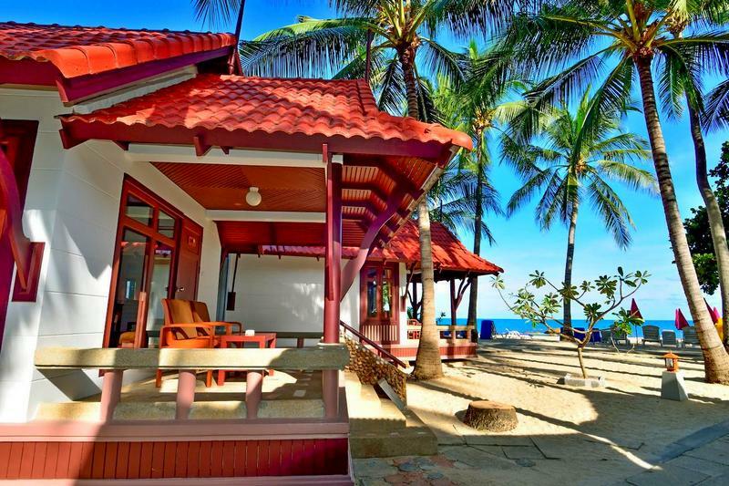 FIRST BUNGALOW BEACH RESORT 3 * Вариант для экономичного и качественного отдыха. Подходит для того, чтобы совместить пляжный отдых с вечерними походами по ресторанам и барам.