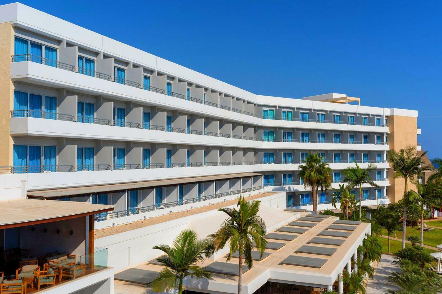<span style="font-weight: bold;">Mediterranean Beach Hotel 4 *&nbsp;</span><br>